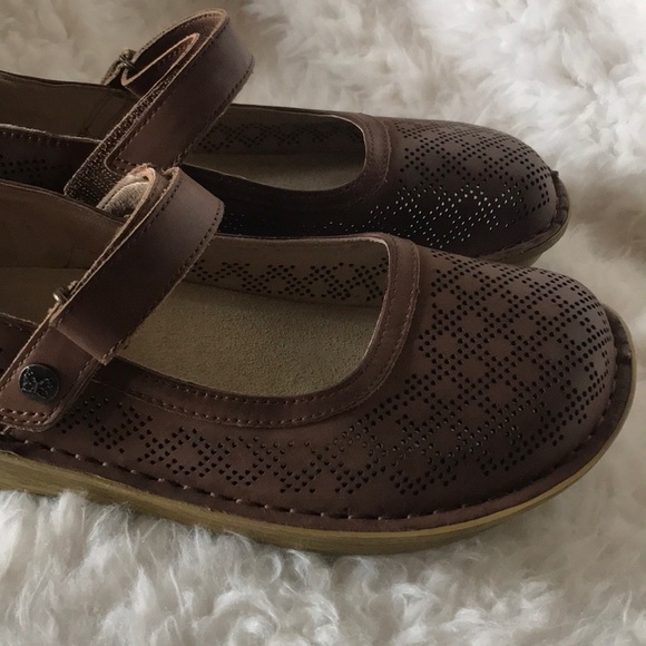 Algeria Mary Janes - Picture 4 of 7